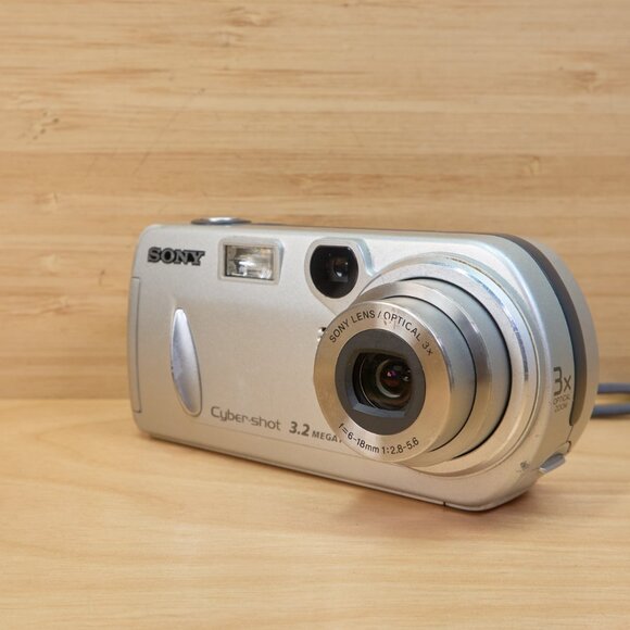Vintage Sony Cyber-shot DSC-P72 3.2MP Digital Camera, 3X Optical Zoom, Made in J - Picture 1 of 8